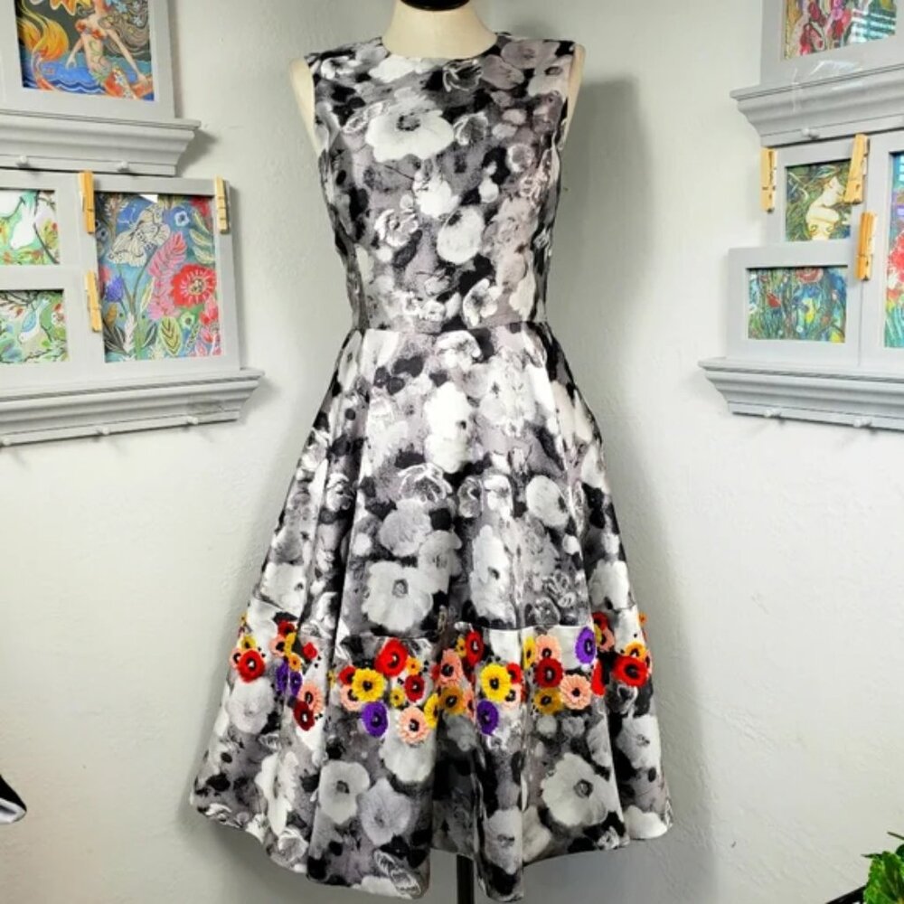 Oscar de la Renta Gray White Silk Beaded Floral Fit & Flair sz 10